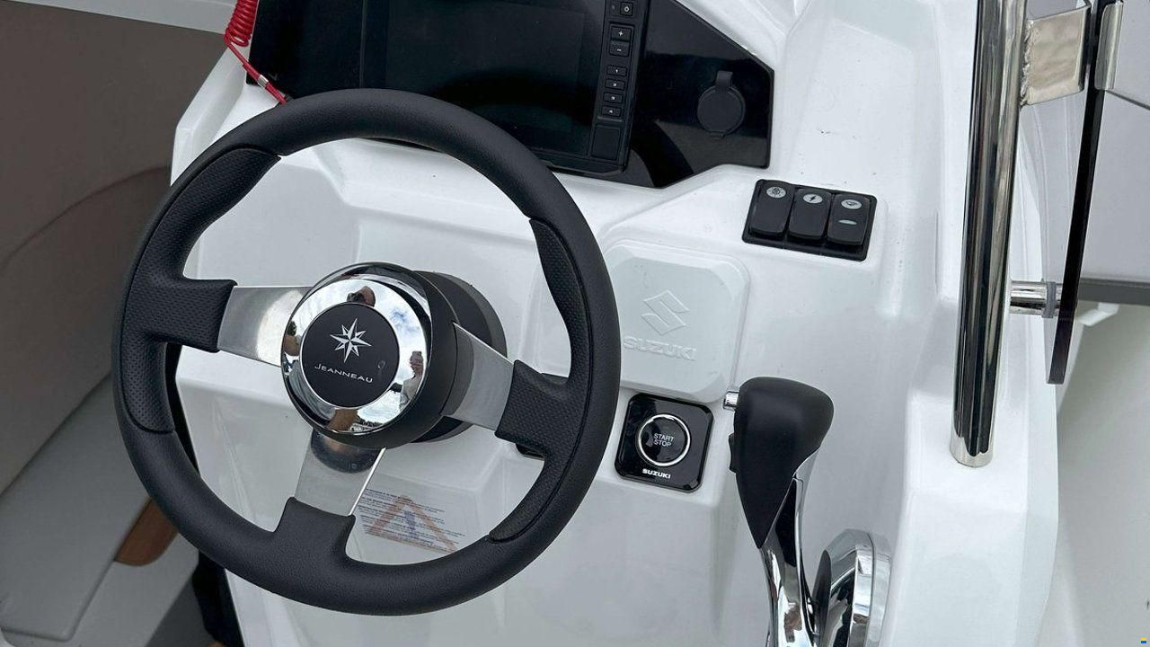 Jeanneau Cap camarat 5.5 CC Serie 2