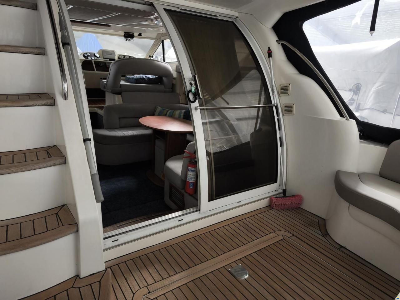 Sealine F 37