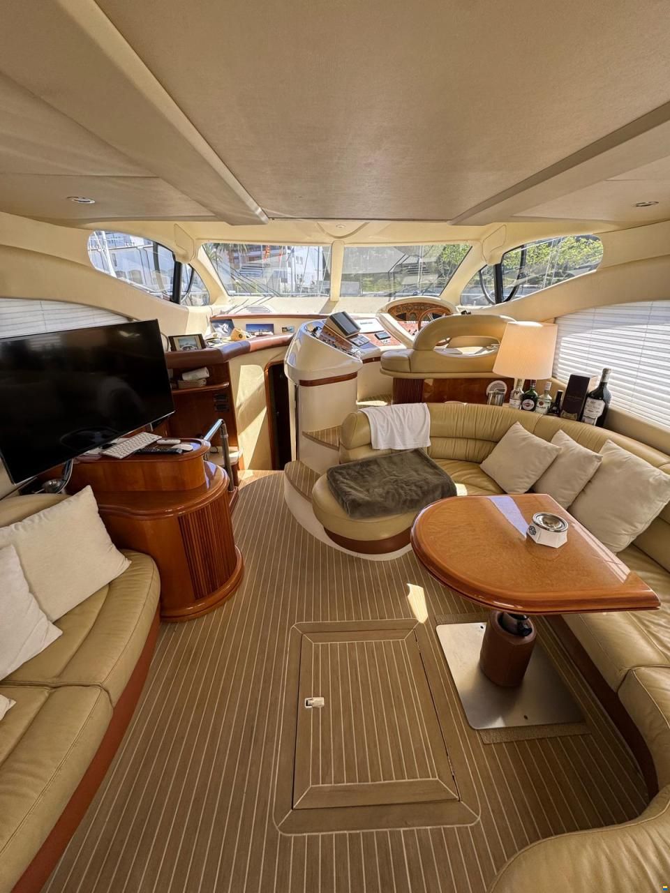Azimut 46