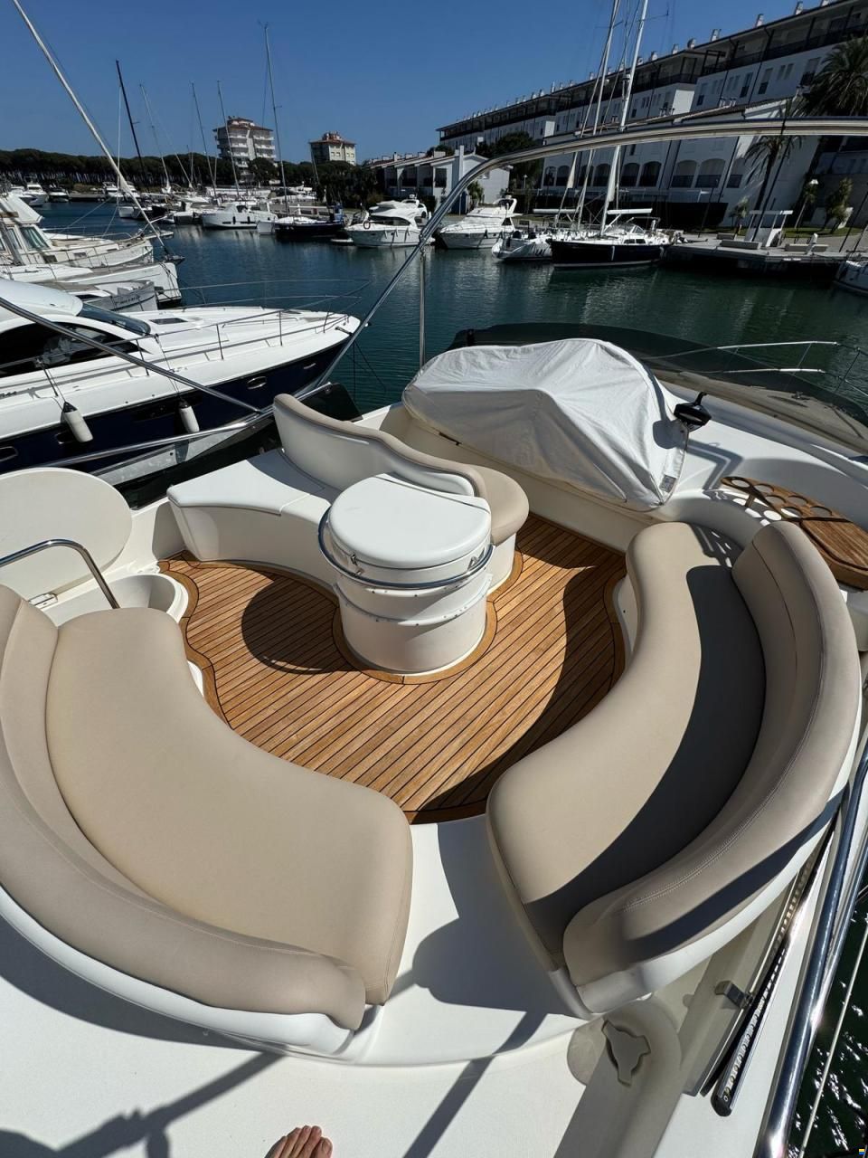 Azimut 46