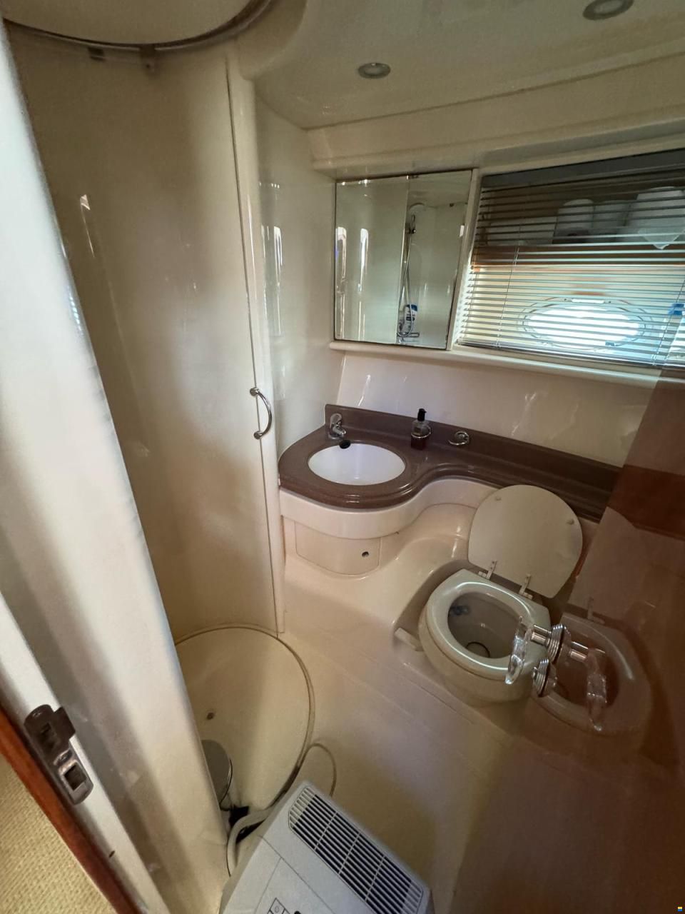 Azimut 46