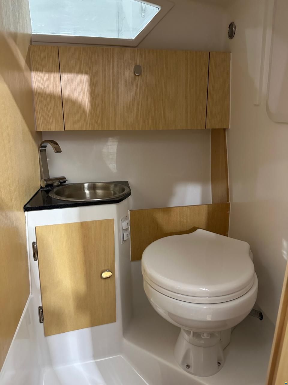 Massiv Boats Cabin 695