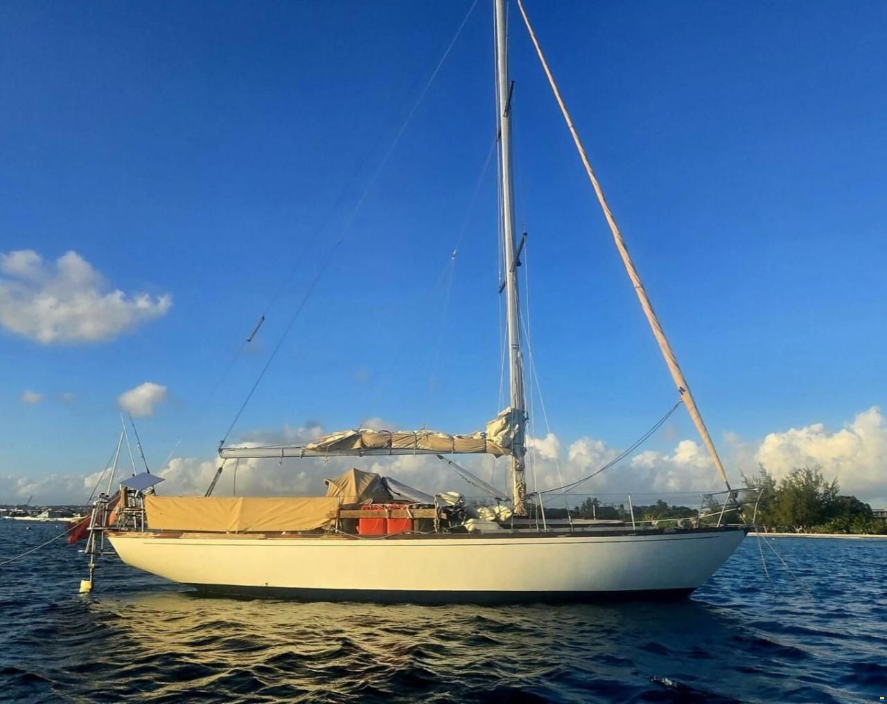 Camper & Nicholsons 36