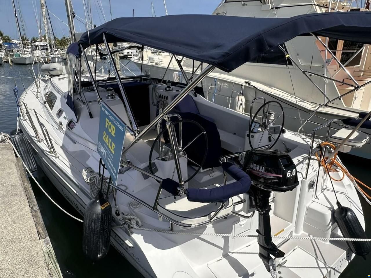 Catalina 445