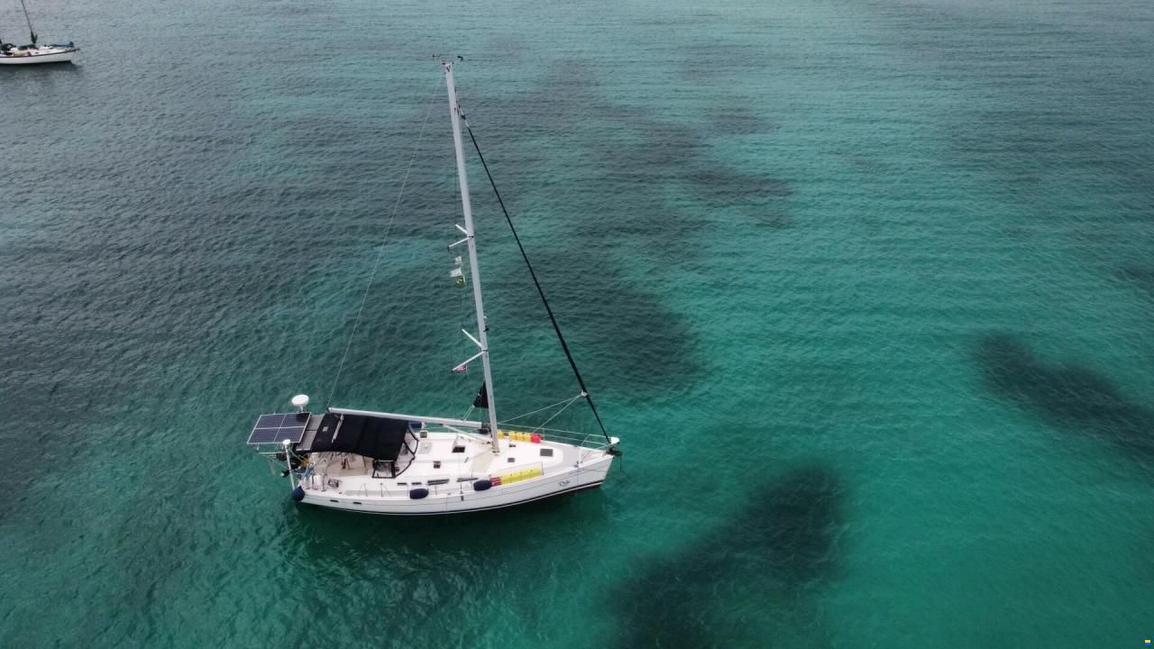 Hunter Marine 44 Aft Cockpit