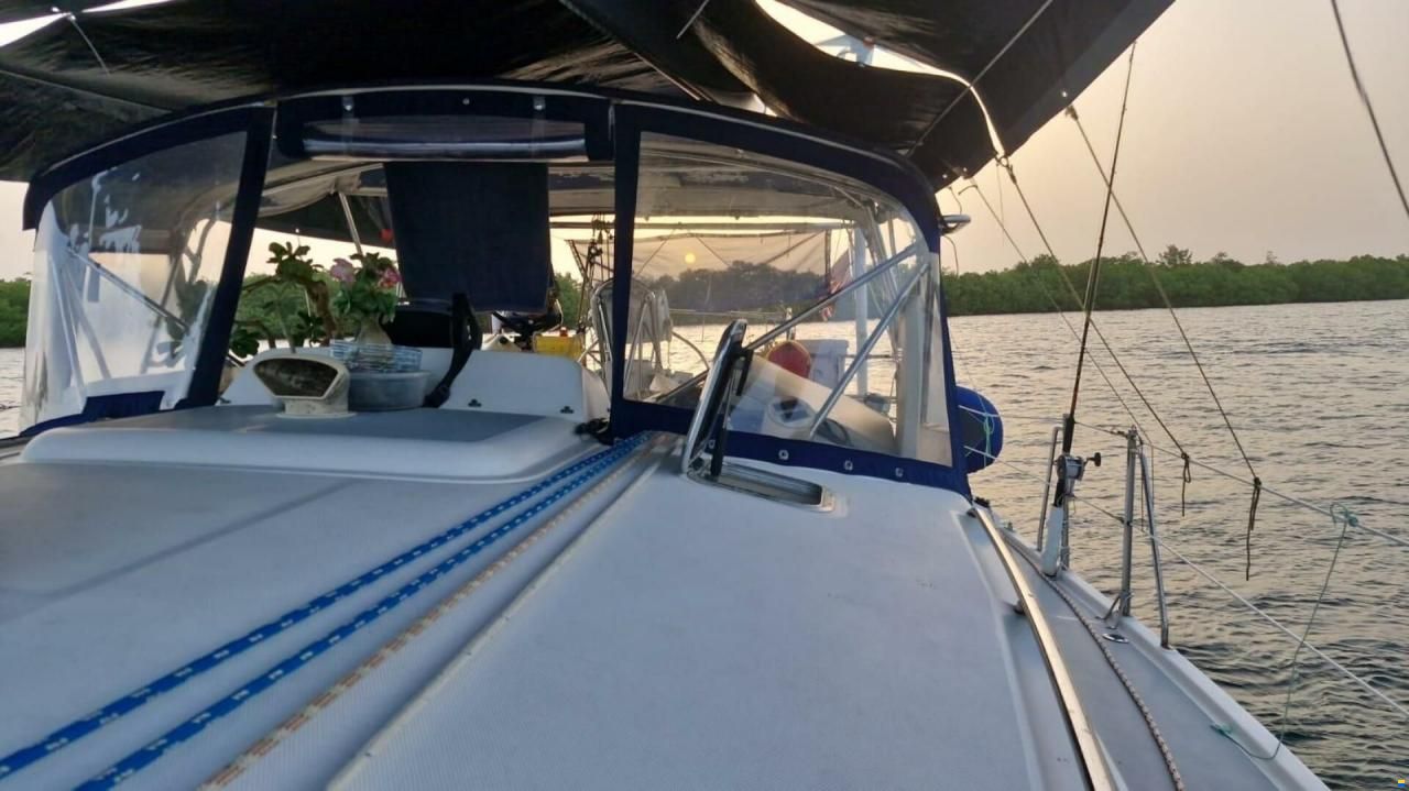 Hunter Marine 44 Aft Cockpit