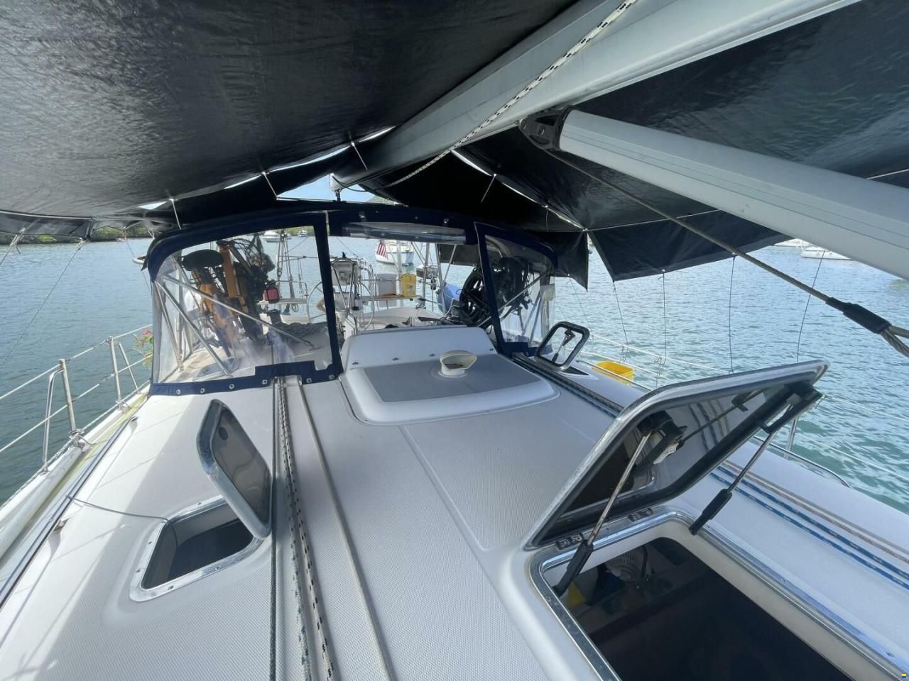 Hunter Marine 44 Aft Cockpit