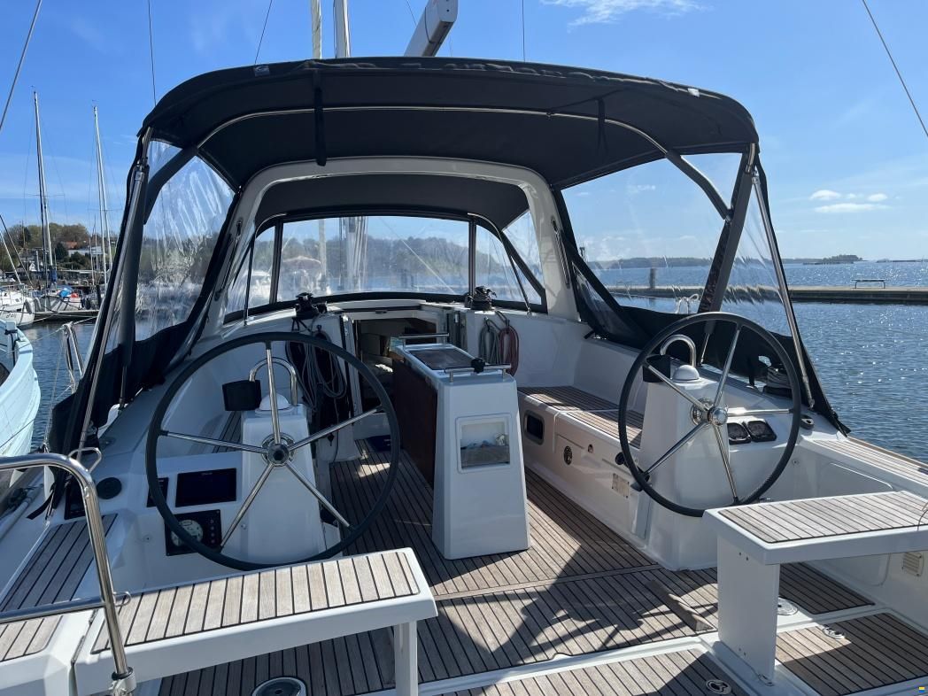 Beneteau Oceanis 38