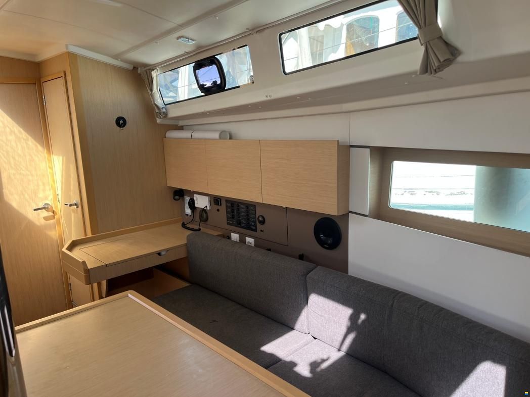 Beneteau Oceanis 38