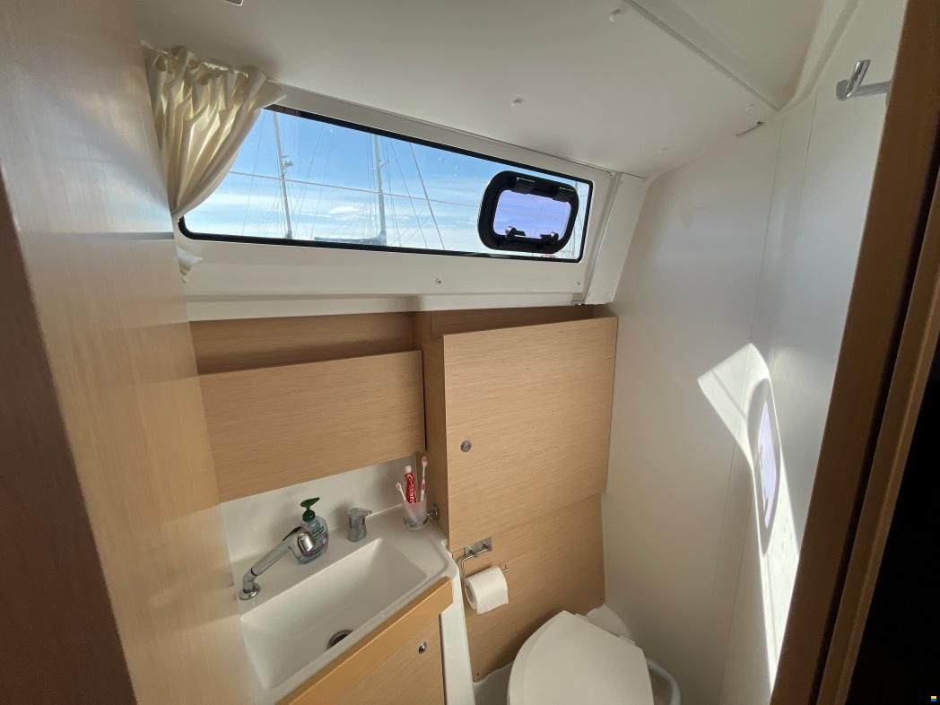 Beneteau Oceanis 38