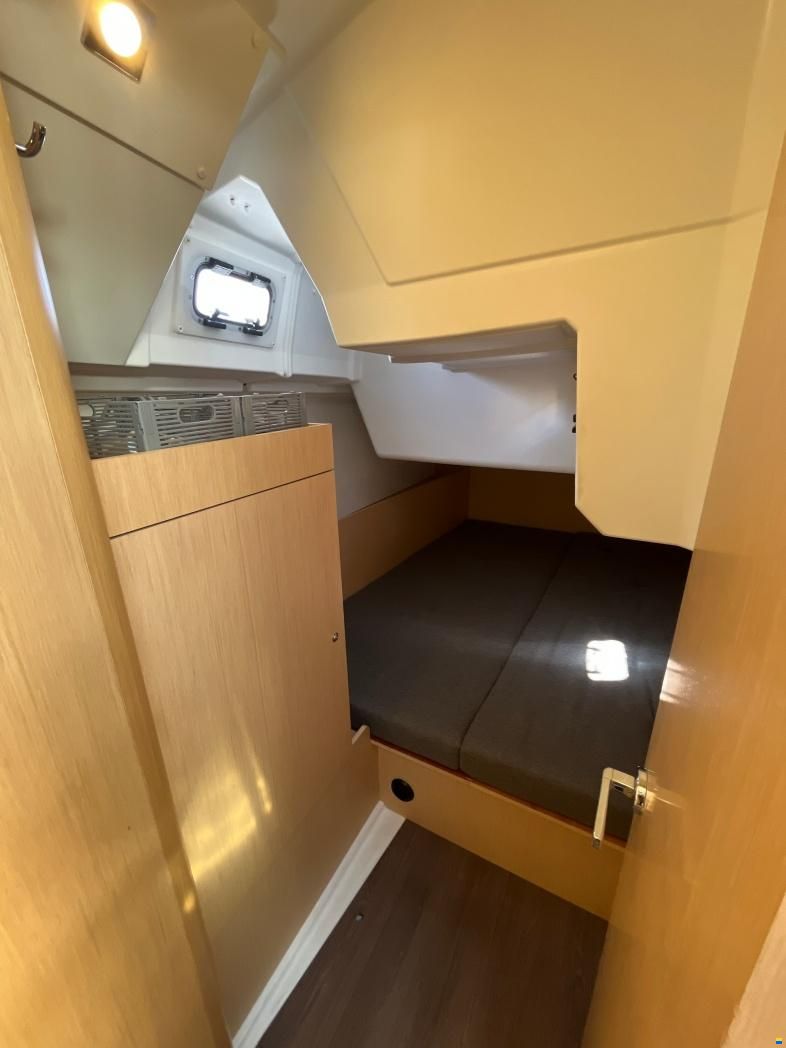 Beneteau Oceanis 38