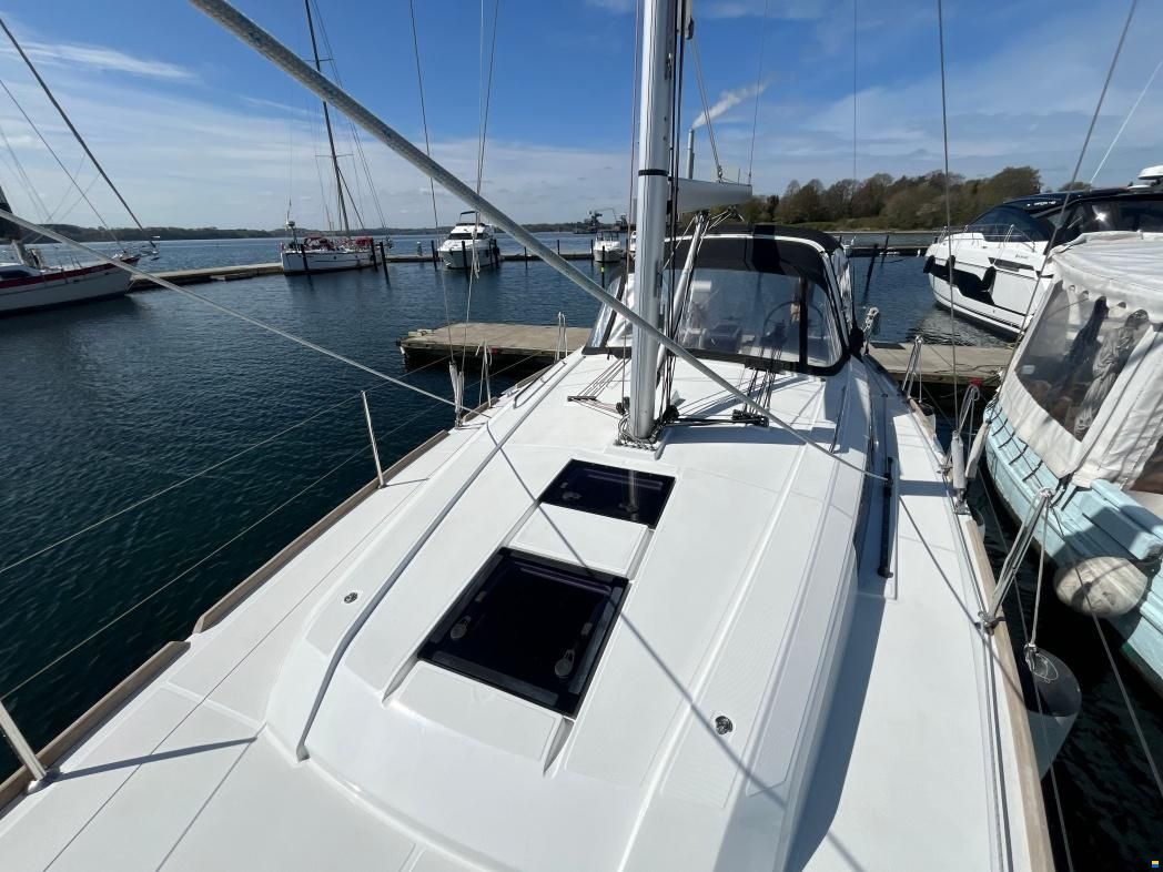 Beneteau Oceanis 38