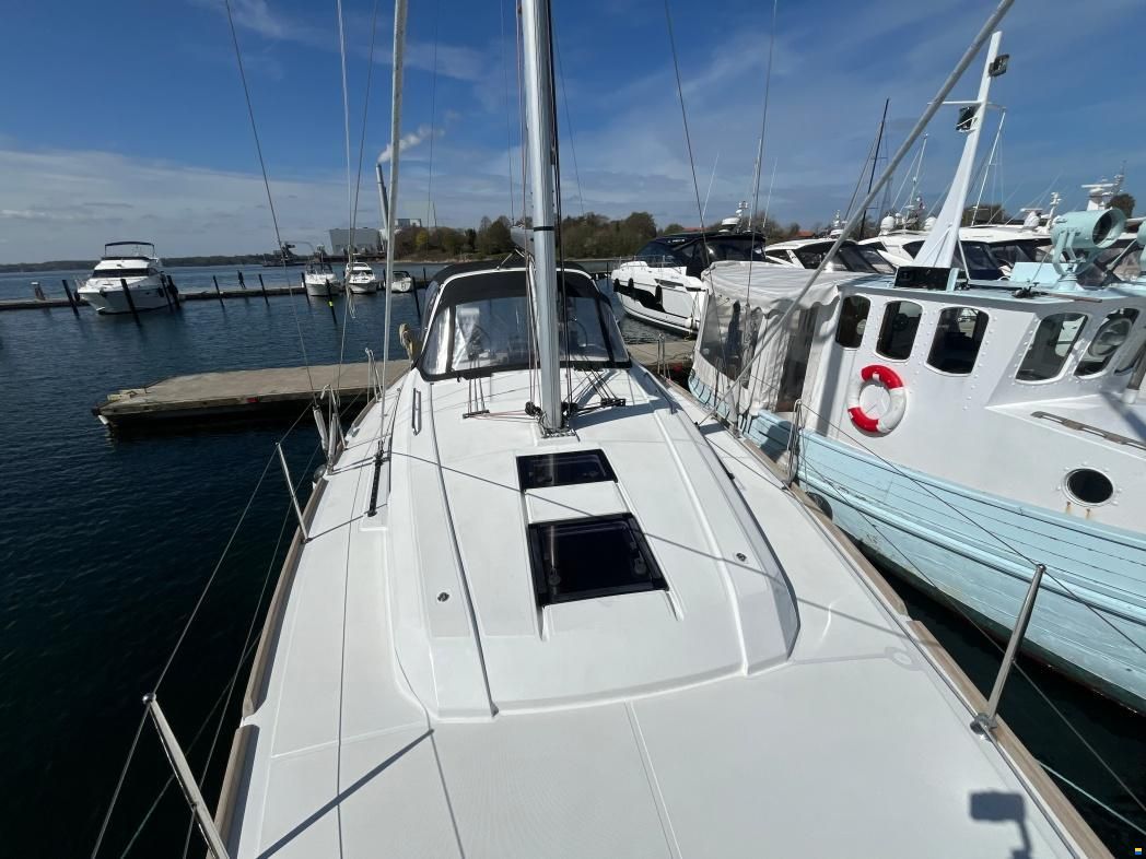 Beneteau Oceanis 38