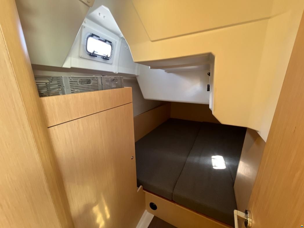 Beneteau Oceanis 38