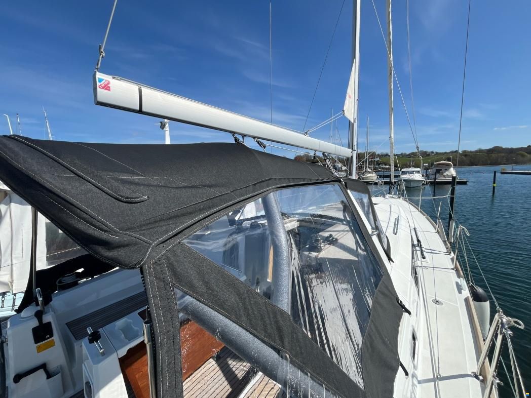 Beneteau Oceanis 38
