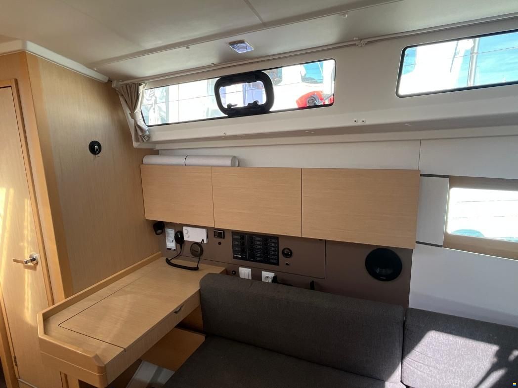 Beneteau Oceanis 38