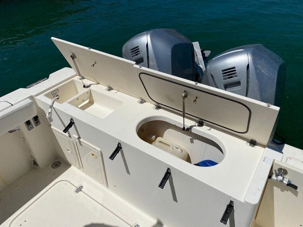 Pursuit 2670 Cuddy Center Console