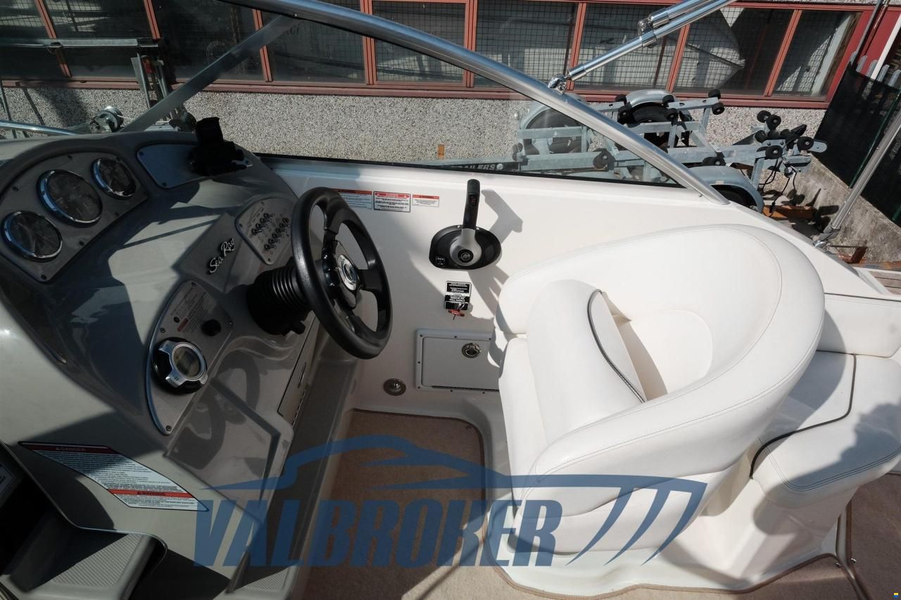 Sea Ray 255 DA Sundancer