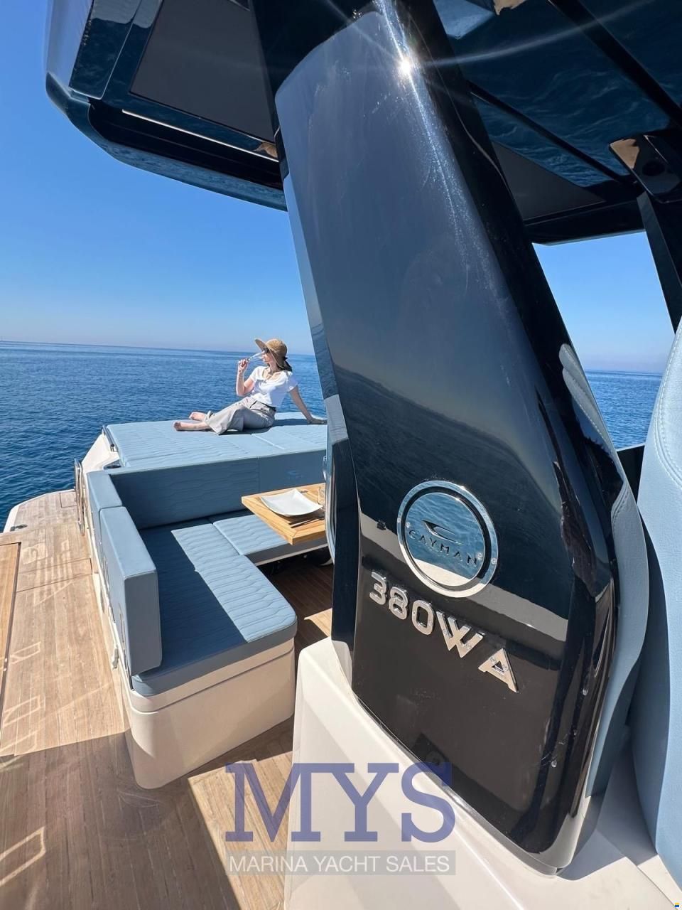 Cayman 380 WA