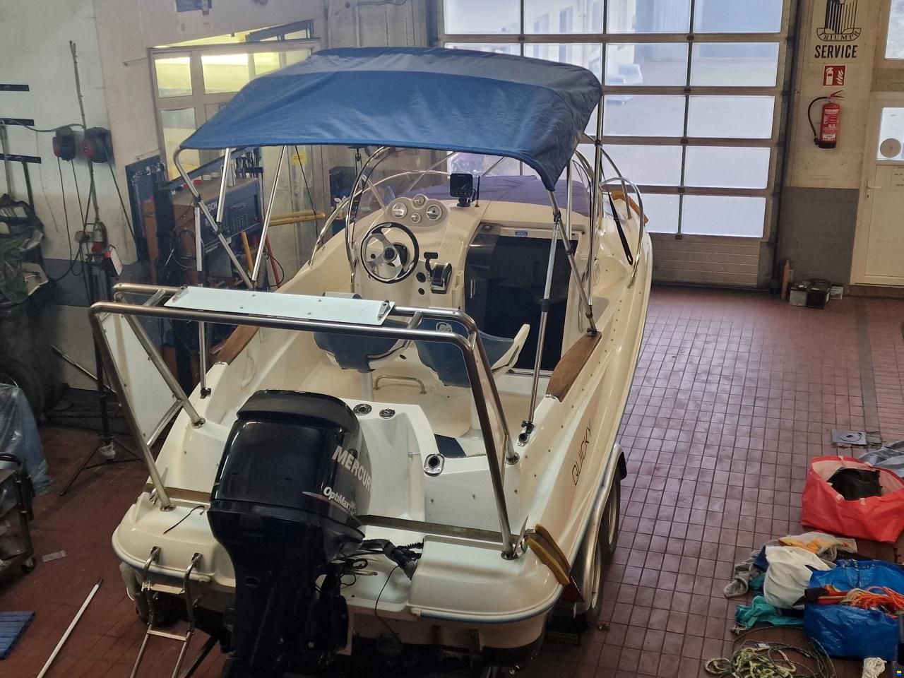 Quicksilver 555 WA Commander