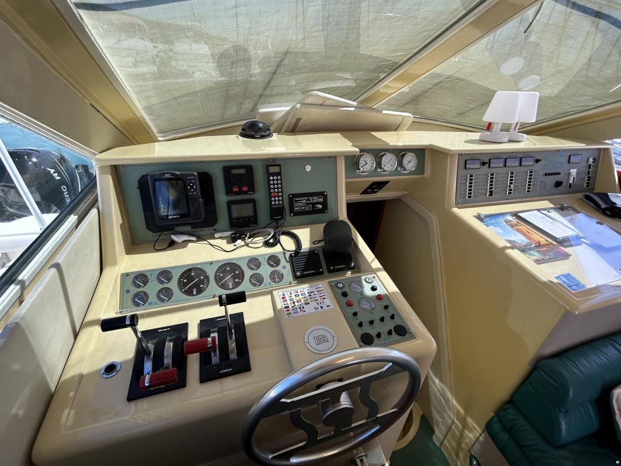 Ferretti 120 Fly UN MOTORE GUASTO
