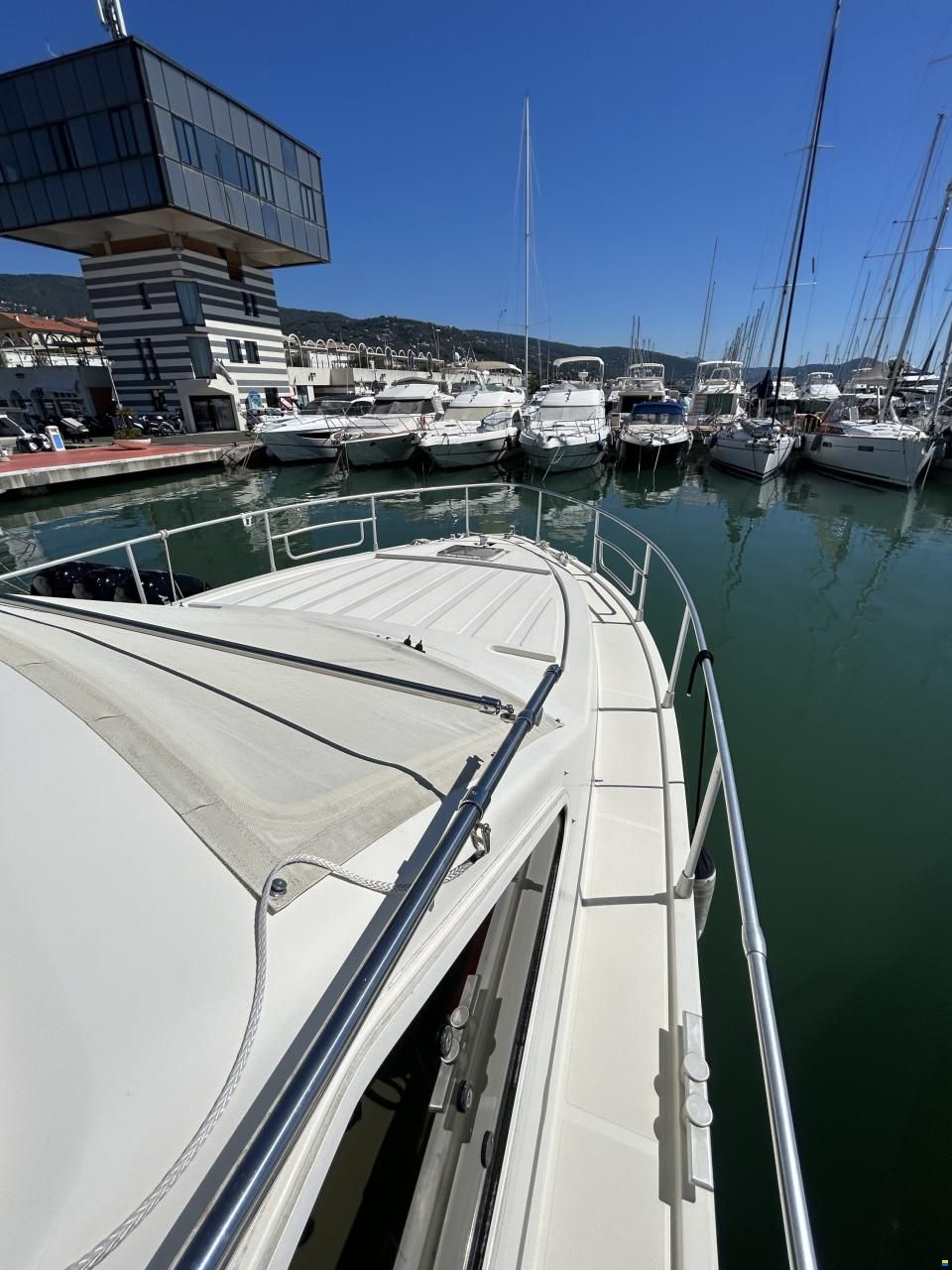 Ferretti 120 Fly UN MOTORE GUASTO