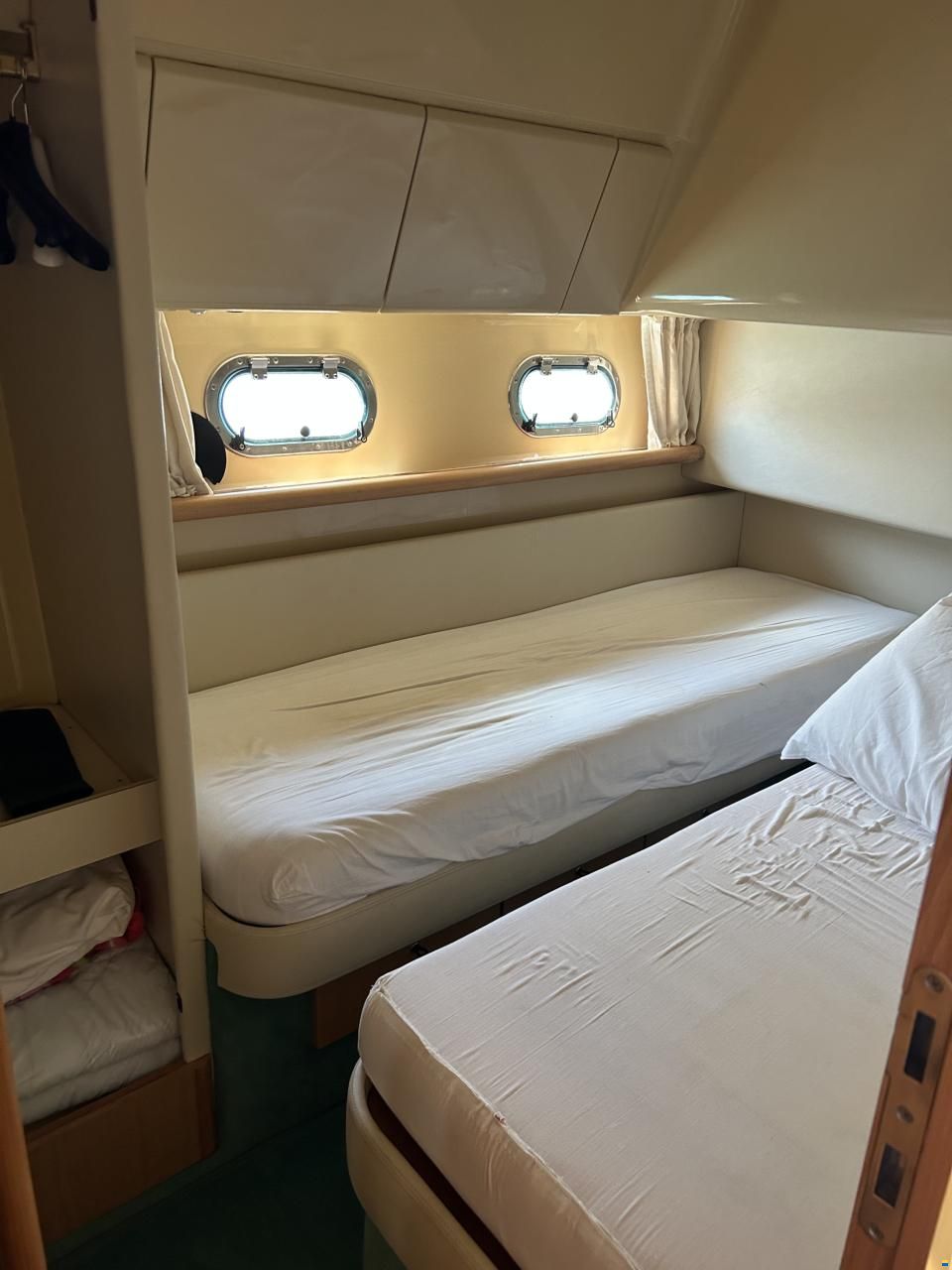 Ferretti 120 Fly UN MOTORE GUASTO