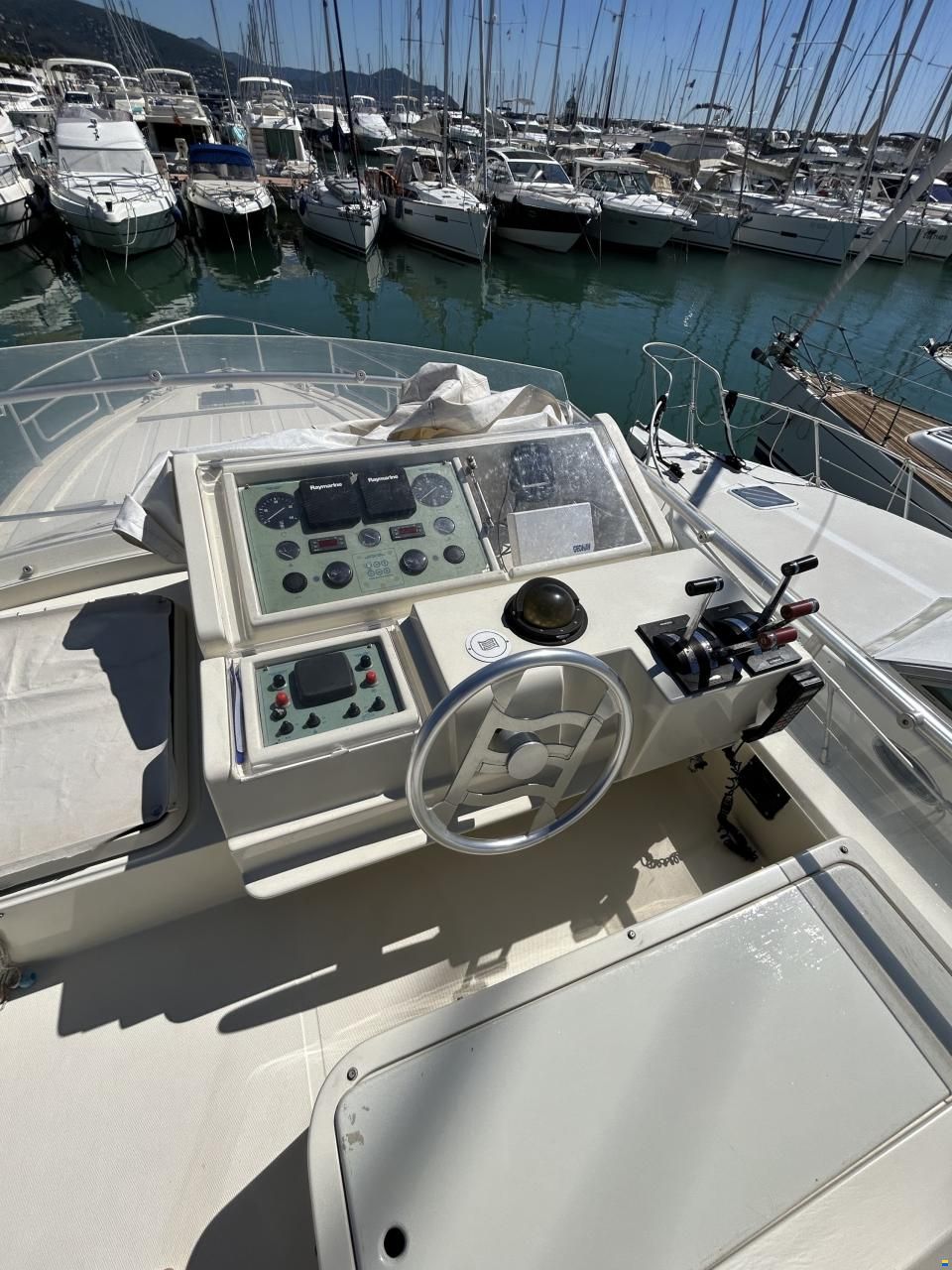 Ferretti 120 Fly UN MOTORE GUASTO