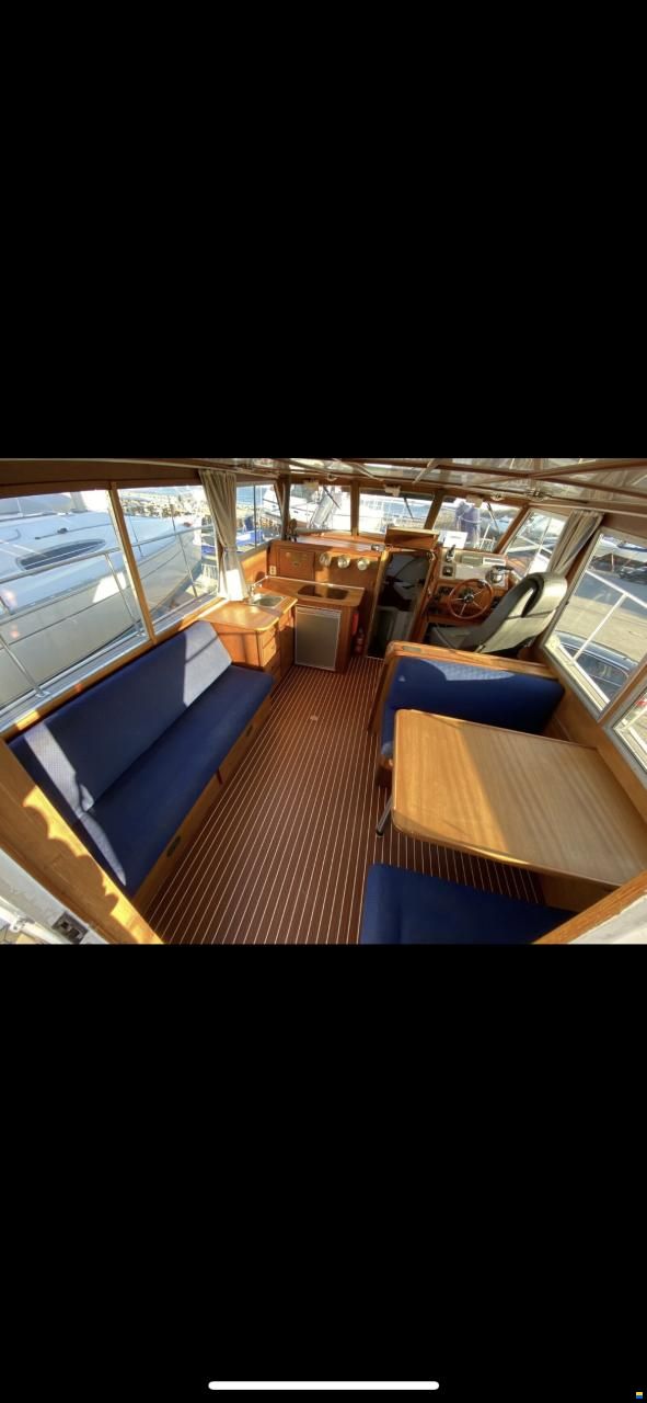 Tollycraft Sedan 34 Fly