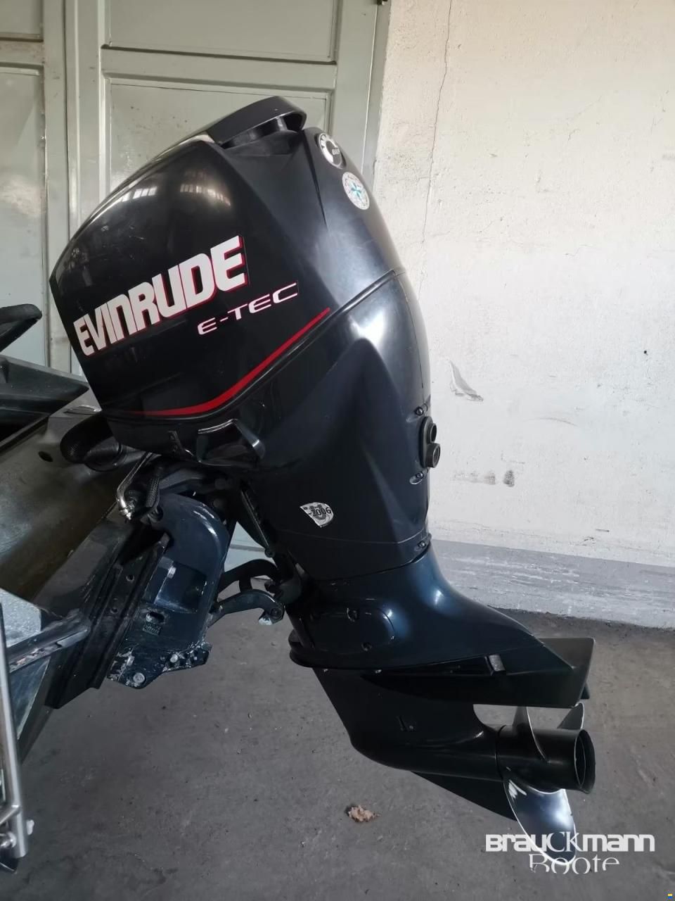 Stratos Boats 355 V