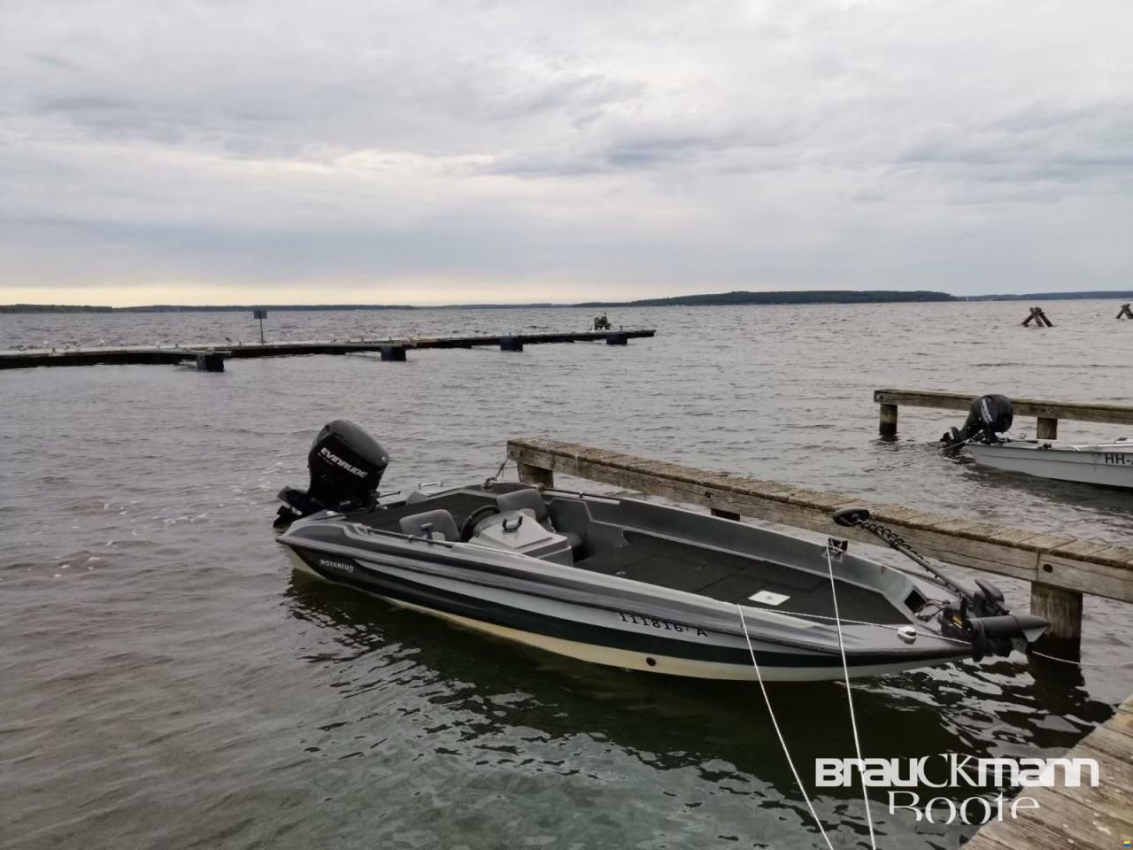 Stratos Boats 355 V