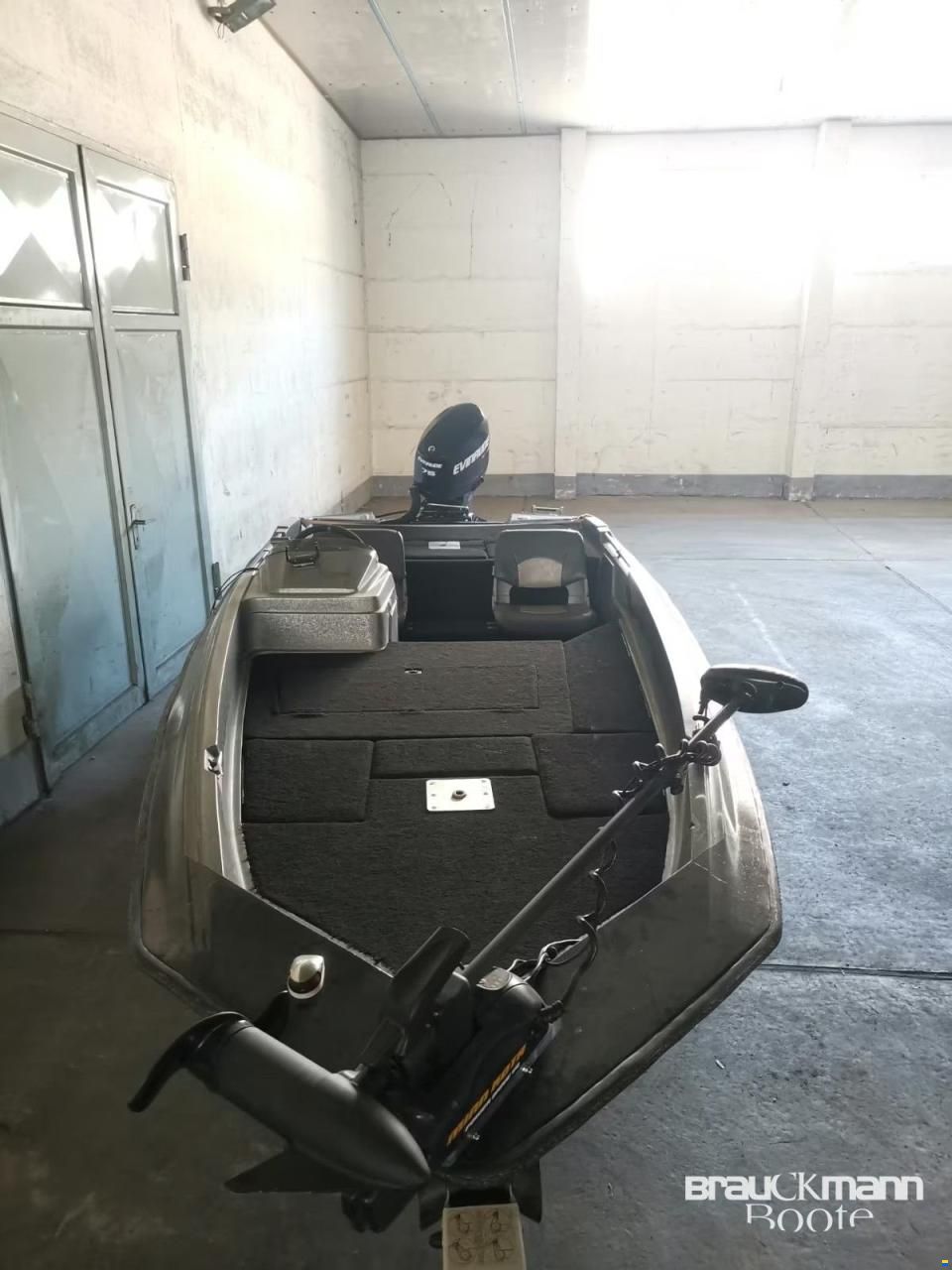 Stratos Boats 355 V