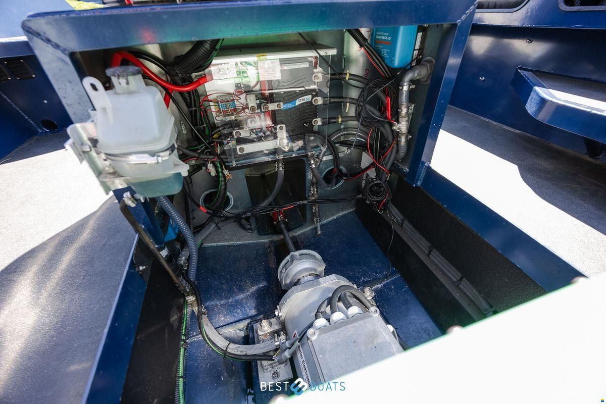 Stormer marine Tender R75