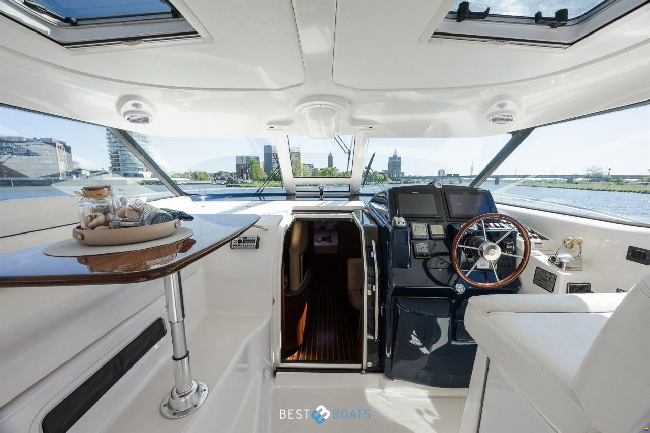 Tiara 4300 Sovran