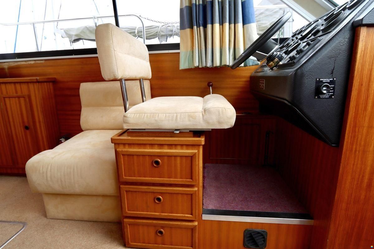 Broom 33