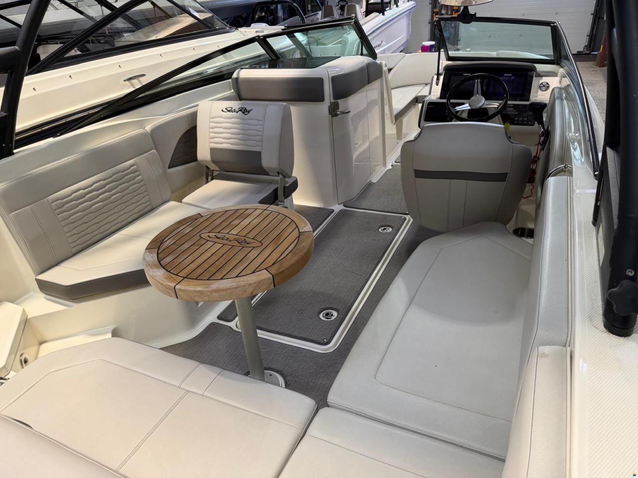 Sea Ray SPX 230