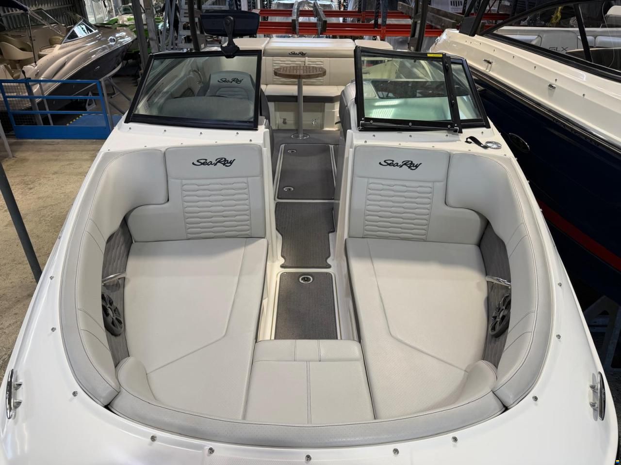 Sea Ray SPX 230