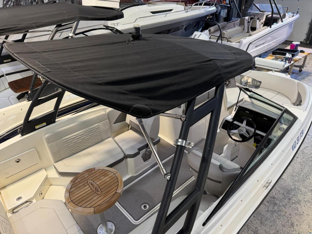 Sea Ray SPX 230