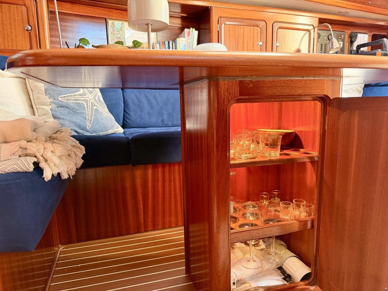 Bavaria 37