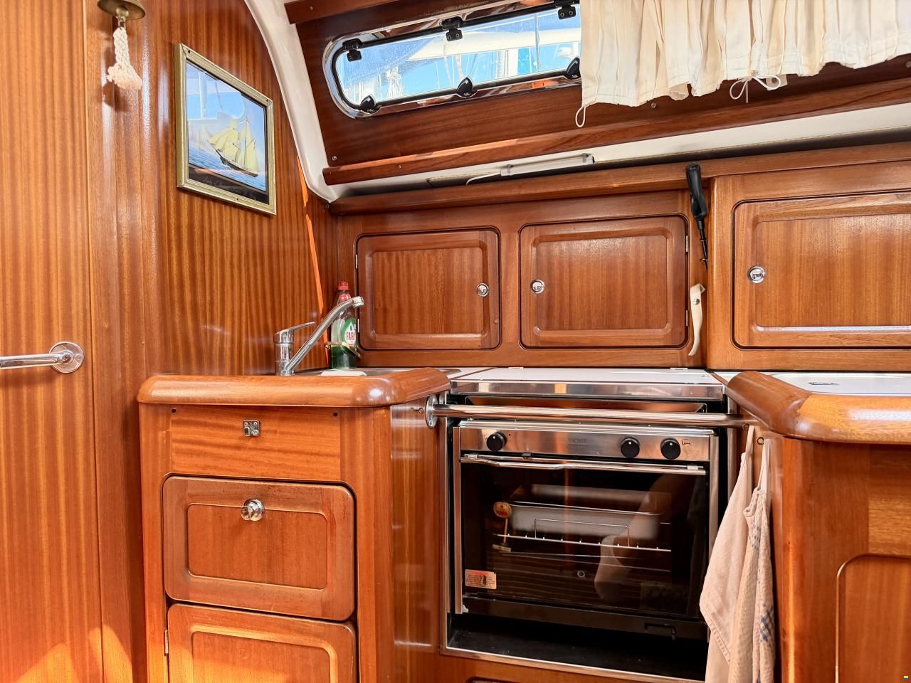 Bavaria 37