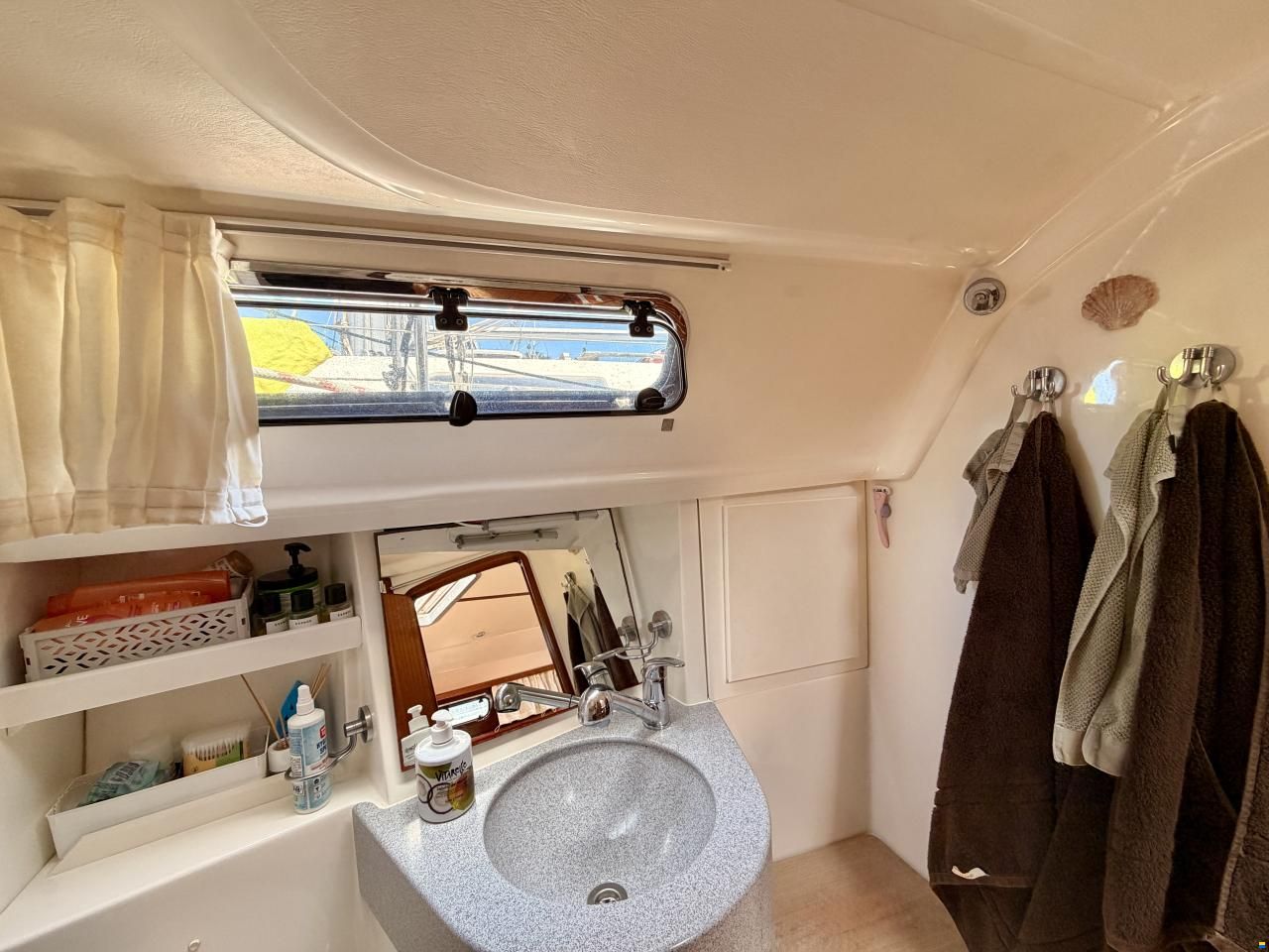 Bavaria 37