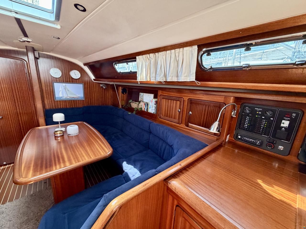 Bavaria 37