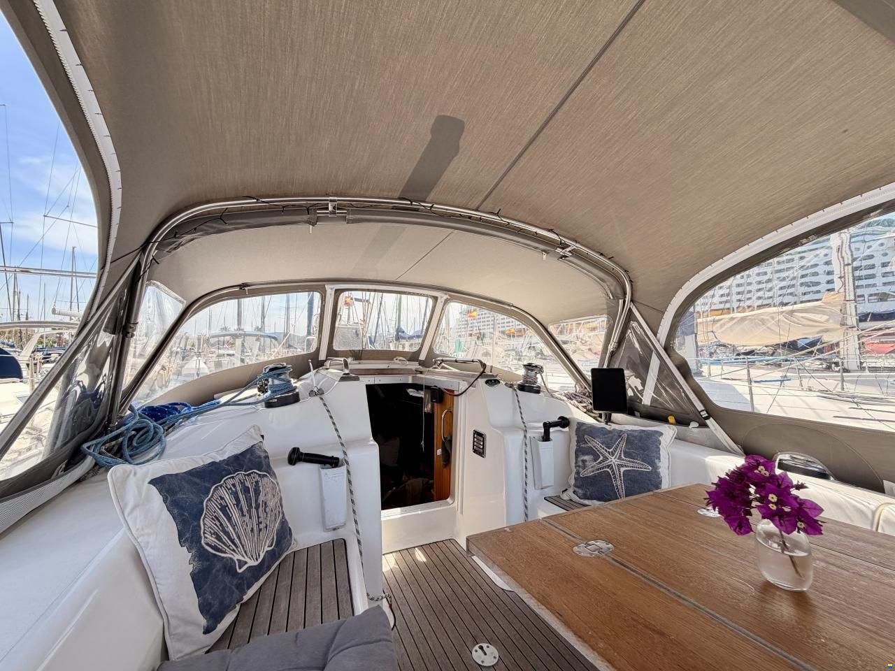 Bavaria 37