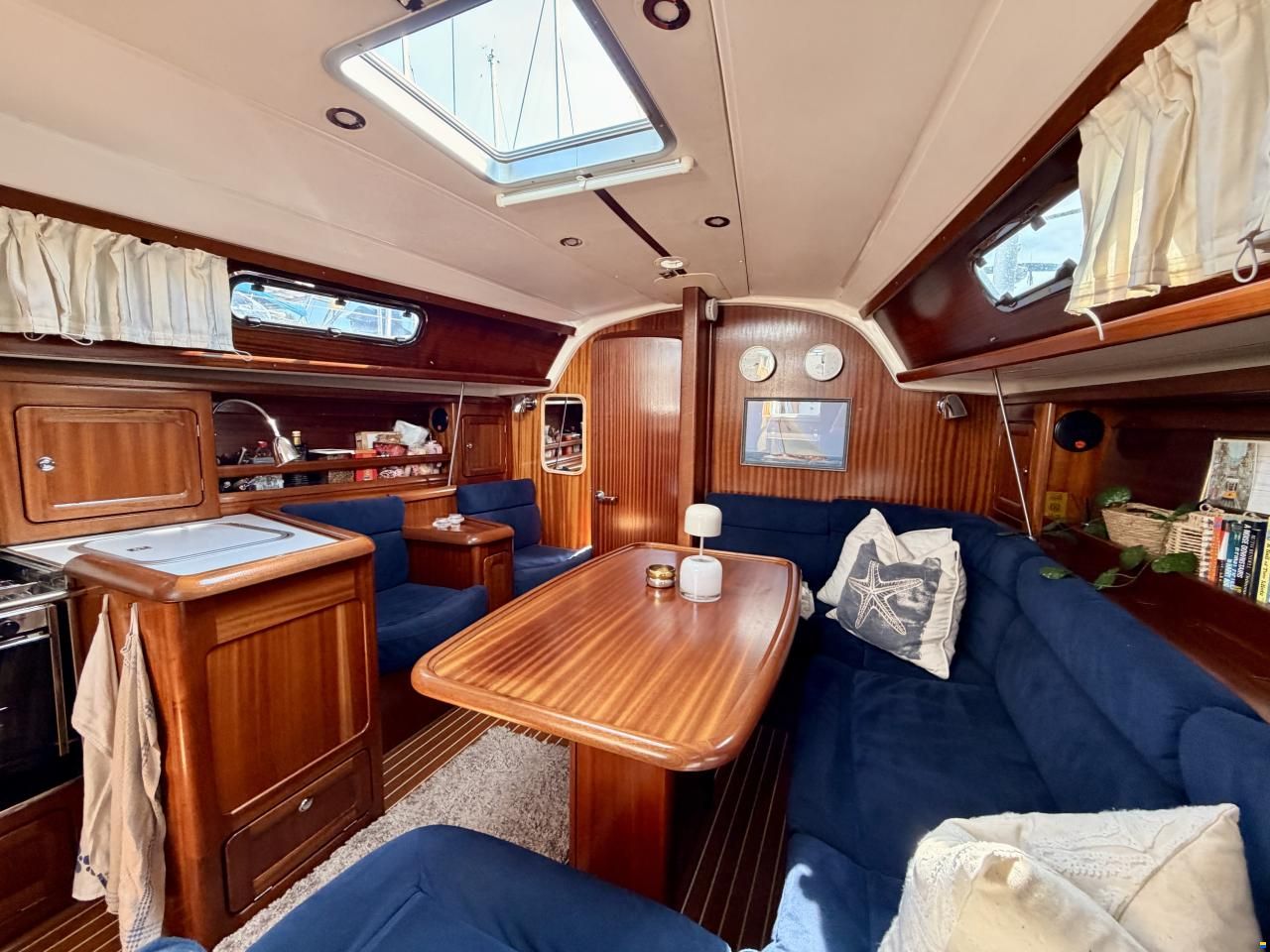 Bavaria 37