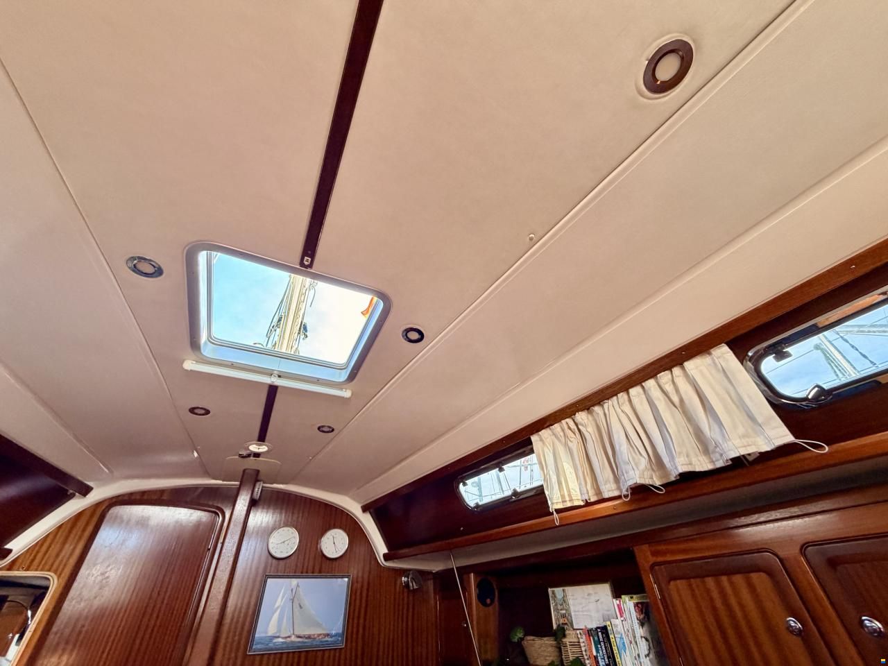 Bavaria 37