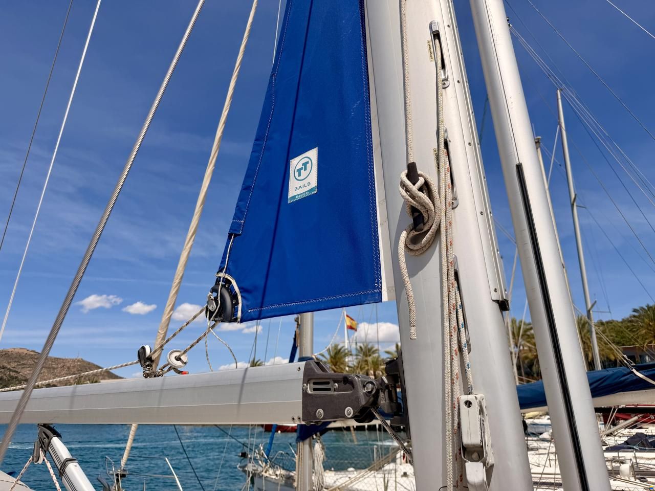 Bavaria 37