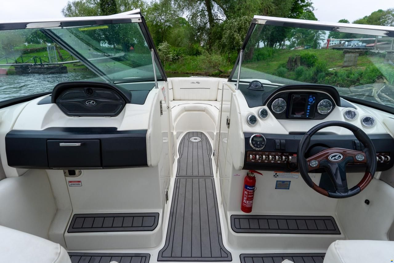 Sea Ray 270 slx