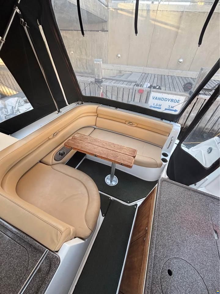 Rinker 280 Express Cruiser
