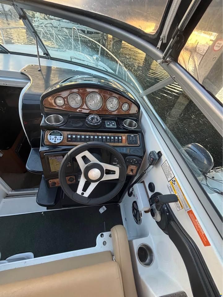 Rinker 280 Express Cruiser