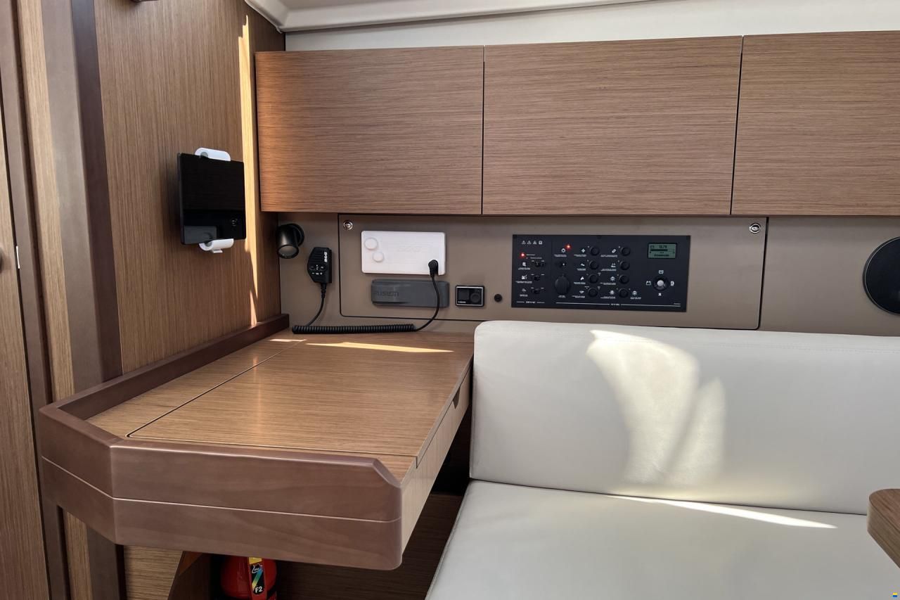Beneteau Oceanis 38.1
